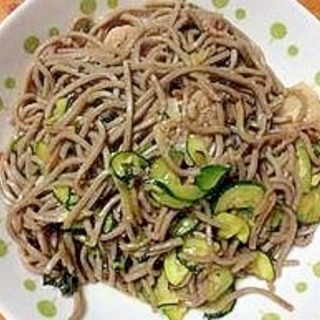 豚とキュウリとシソのさっぱり炒め蕎麦